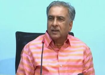 ನಕಲಿ ಜಾತಿ ಪ್ರಮಾಣ ಪತ್ರ ಆರೋಪ;  ಉಪ ಕಾರ್ಯದರ್ಶಿ ವಿರುದ್ಧ ಕ್ರಮಕೈಗೊಳ್ಳದ ಹೊರಟ್ಟಿ