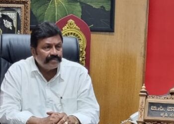 ಸಚಿವ ಬಿ ಸಿ ಪಾಟೀಲ್‌ರಿಂದ ಲಂಚ ಸಂಗ್ರಹ ಆರೋಪ; ವಸೂಲಿಗಿಳಿದ ಅಧಿಕಾರಿಗಳ ವಿರುದ್ಧ  ಕ್ರಮಕ್ಕೆ ನಿರ್ದೇಶನ