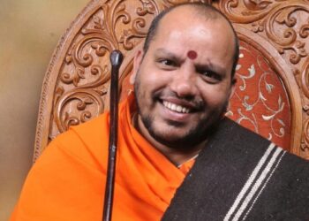 ಪಠ್ಯದಲ್ಲಿ ಕನಕದಾಸರ ಮಾಹಿತಿ ಒಂದು ಸಾಲಿಗೆ ಇಳಿಕೆ; ಕುರುಬರ ಸಂಘ ಮೌನ, ಕನಕ ಗುರುಪೀಠ ಕಿಡಿ