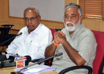 ಶರಣರಿಂದ  ಲೈಂಗಿಕ ದೌರ್ಜನ್ಯ ಆರೋಪ; ಮೌನಕ್ಕೆ  ಜಾರಿದ ಮಹಿಳಾ-ಮಕ್ಕಳ ಕಲ್ಯಾಣ, ಶಿಕ್ಷಣ ಸಚಿವರು